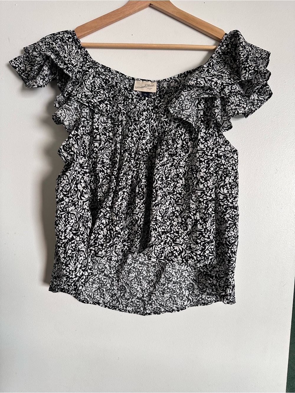 Universal Thread Ruffle Sleeve Flounce Blouse Black/White Floral Top